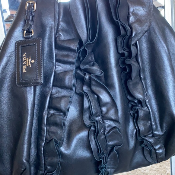 Prada ruffled black leather hobo tote bag - Picture 3 of 14